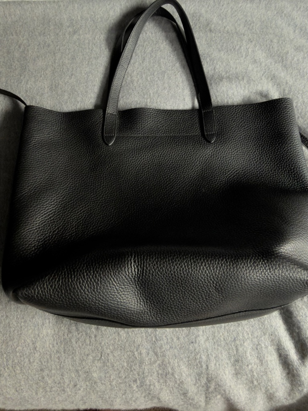 Cuyana Large Simple Tote | Black Leather | Oxblood Interior | Retired Style